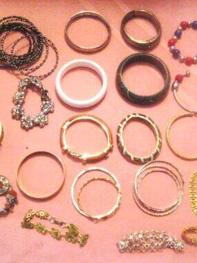 Bracelets Lot Of 25 Gold Tone Silver Tone Bangles